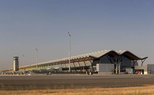 膜结构机场——西班牙马德里机场